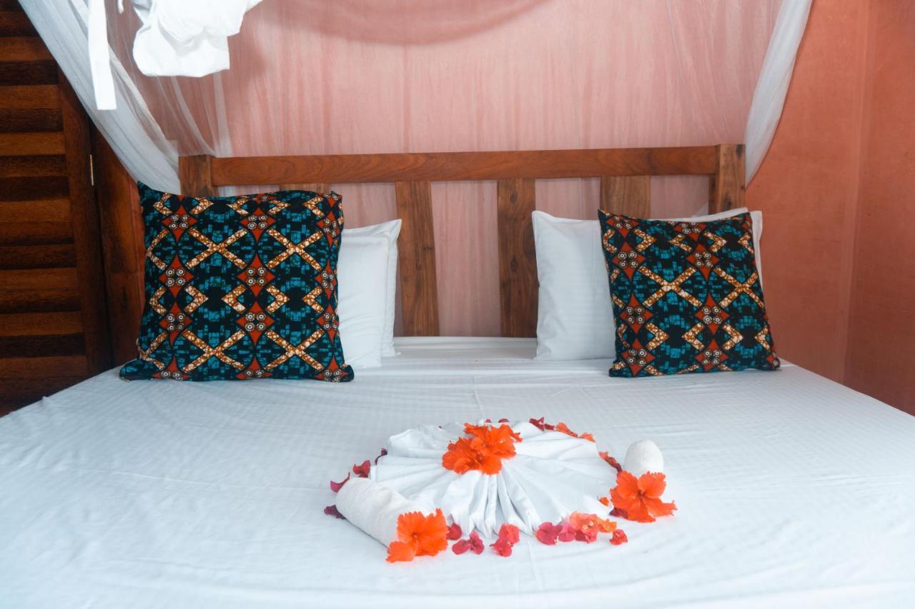 Zanzibar Kusini Beach Bungalows Hotel คิซิมคาซิ ภายนอก รูปภาพ